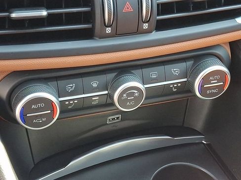 Used 2019 Alfa Romeo Giulia AWD image 16