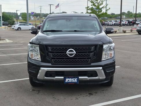 Used 2020 Nissan Titan SV w/ SV Convenience Package RWD image 2