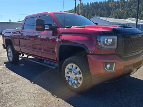 Used 2018 GMC Sierra 2500 Denali image 3