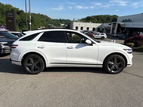 Used 2025 Genesis GV70 3.5T Sport w/ Sport Advanced Package AWD/4WD image 6