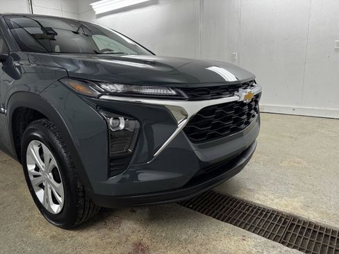 Used 2025 Chevrolet Trax LS image 2