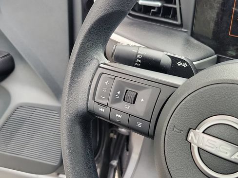 Used 2025 Nissan Kicks S AWD/4WD image 19