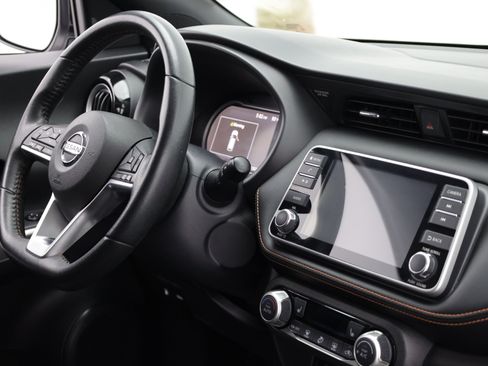 Used 2019 Nissan Kicks SR w/ SR Premium Package FWD image 40