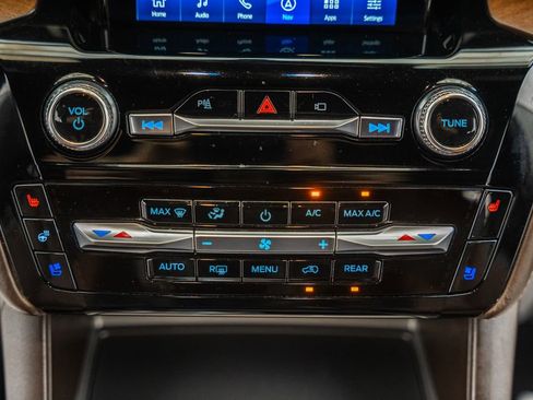 Certified 2022 Ford Explorer King Ranch w/ Premium Technology Package AWD/4WD image 28