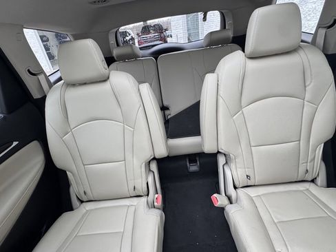 Used 2018 Buick Enclave Premium w/ Experience Buick Package image 27