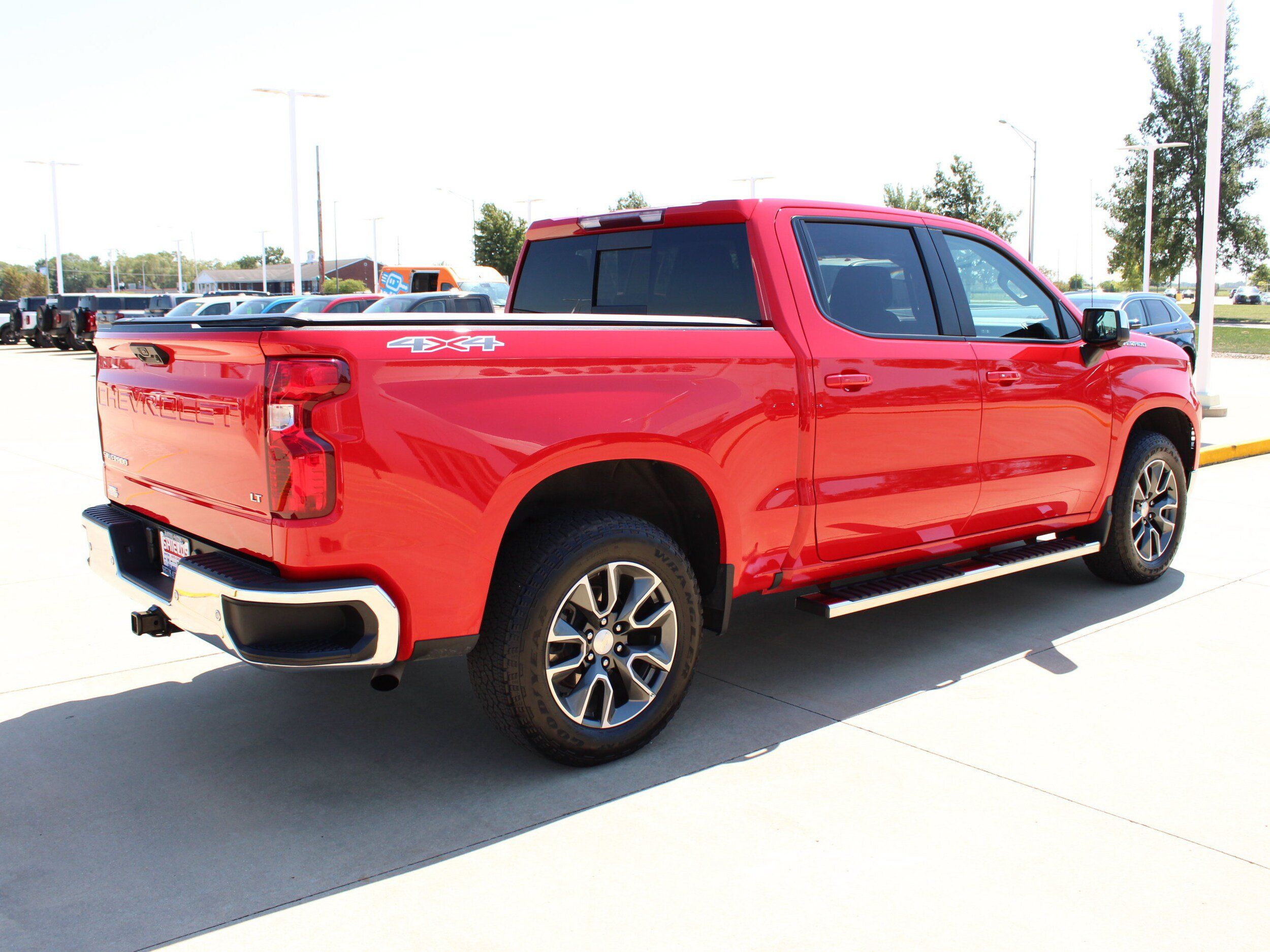 Used 2024 Chevrolet Silverado 1500 LT w/ Safety Package AWD/4WD image 8