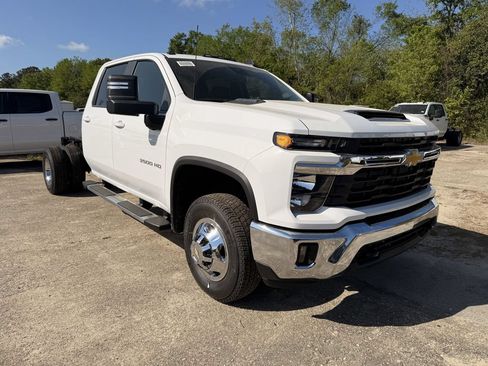 New 2026 Chevrolet Silverado 3500 LT w/ Convenience Package AWD/4WD image 9
