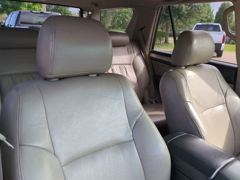 Used 2004 Toyota 4Runner SR5 AWD/4WD image 7