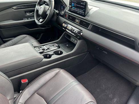 Used 2025 Honda Pilot Black Edition image 19