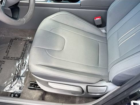 Certified 2025 Hyundai Elantra SEL FWD image 19