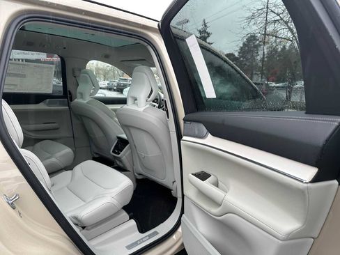 New 2025 Volvo EX90 Ultra w/ Protection Package Premier image 13