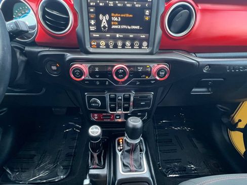 Used 2020 Jeep Wrangler Unlimited Rubicon AWD/4WD image 3