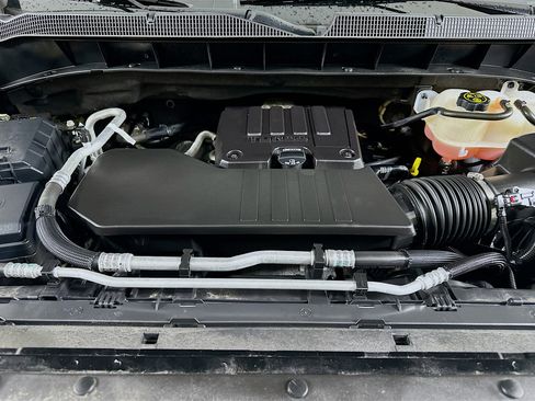 Used 2023 Chevrolet Silverado 1500 LT AWD/4WD image 30