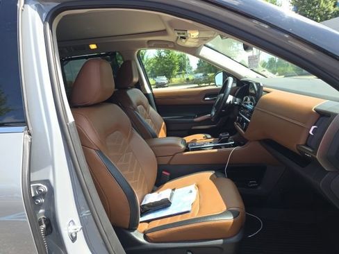 Used 2022 Nissan Pathfinder Platinum w/ Cargo Package FWD image 22