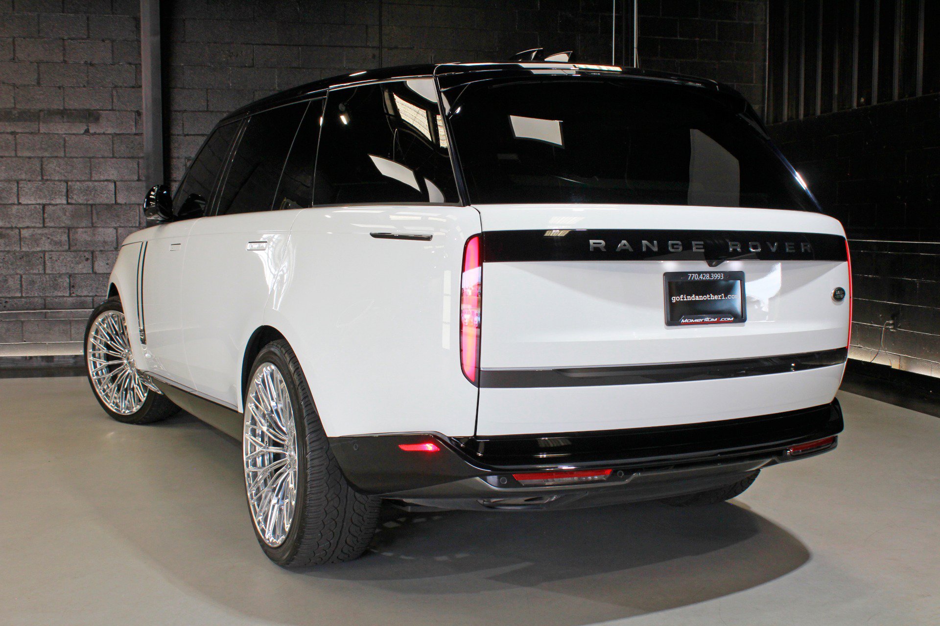Used 2023 Land Rover Range Rover Long Wheelbase Autobiography AWD/4WD image 13