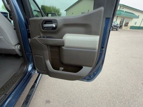 Used 2019 Chevrolet Silverado 1500 LT w/ Convenience Package AWD/4WD image 15