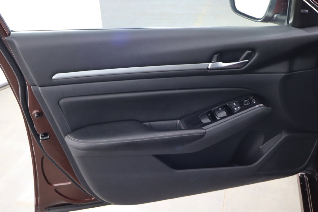 Used 2023 Nissan Altima 2.5 SV FWD image 13
