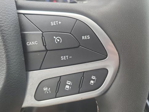 Used 2025 Chrysler Pacifica Select FWD image 30