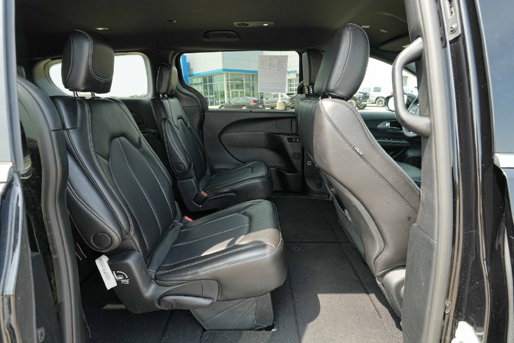 Used 2026 Chrysler Pacifica Select FWD image 24