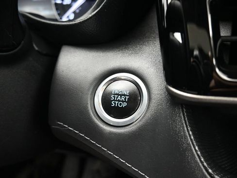 Used 2020 Toyota Highlander XLE AWD/4WD image 23