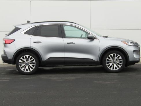 Certified 2021 Ford Escape Titanium image 4