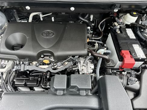Used 2023 Toyota RAV4 XLE w/ Convenience Package FWD image 9