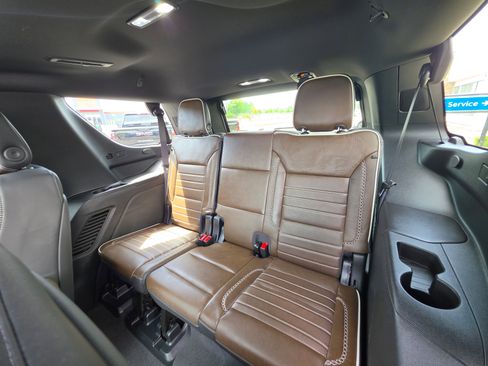 Used 2025 GMC Yukon Denali Ultimate AWD/4WD image 16