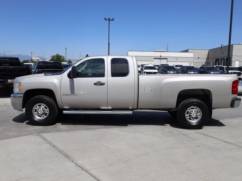 Used 2009 Chevrolet Silverado 2500 LT w/ Interior Plus Package AWD/4WD image 3
