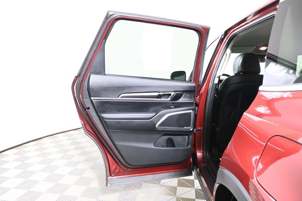 Used 2024 Kia Telluride S AWD/4WD image 32