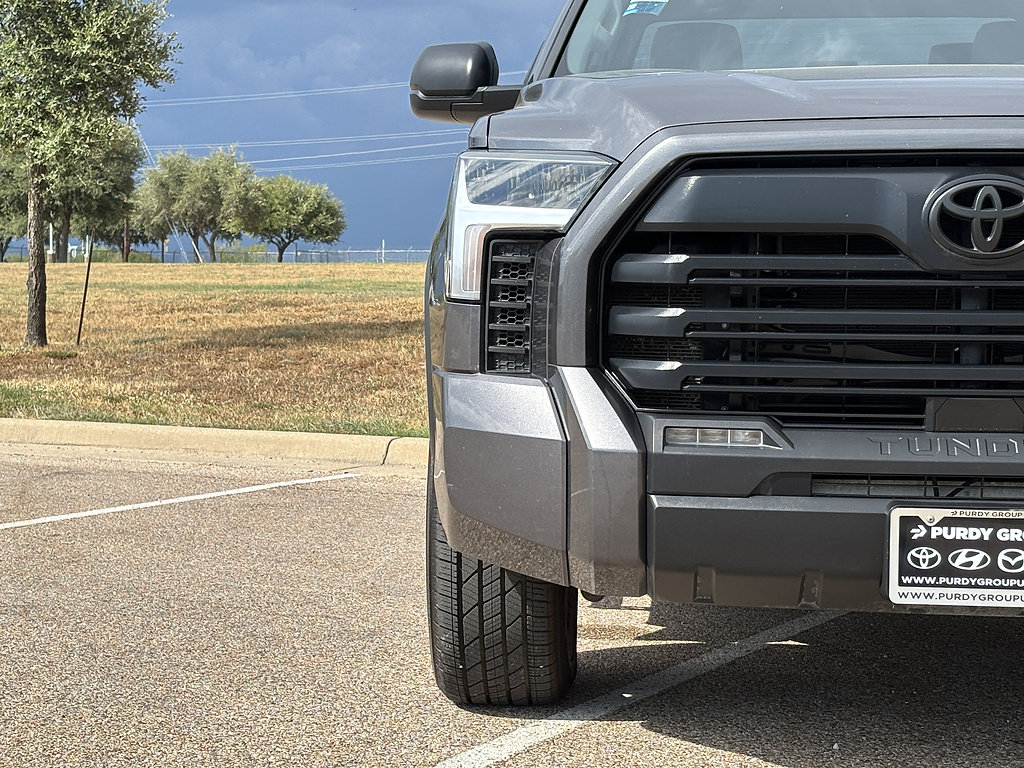 Used 2022 Toyota Tundra SR5 AWD/4WD image 4