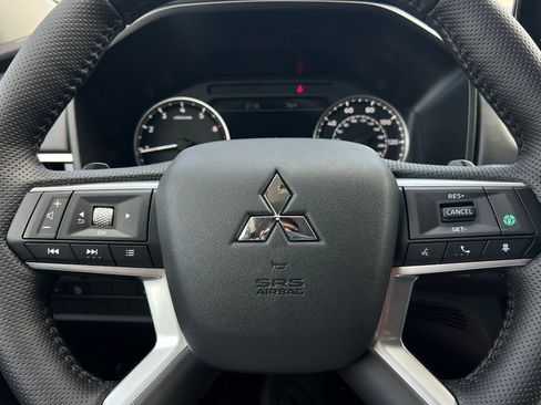 New 2026 Mitsubishi Outlander SE image 24