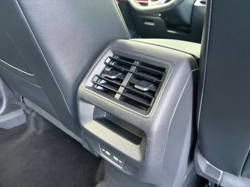 Used 2026 Volkswagen Tiguan SE AWD/4WD image 24