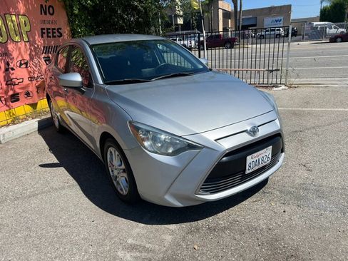 Used 2018 Toyota Yaris iA FWD image 3