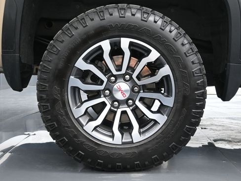 Used 2023 GMC Sierra 1500 AT4 w/ AT4 Premium Package AWD/4WD image 18