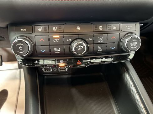 Used 2023 Dodge Durango GT AWD/4WD image 17