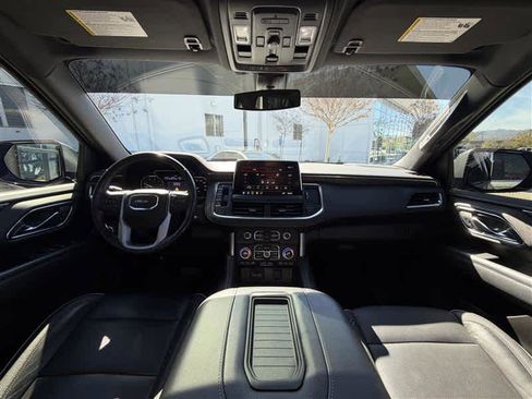 Used 2021 GMC Yukon XL SLT w/ SLT Premium Package image 7