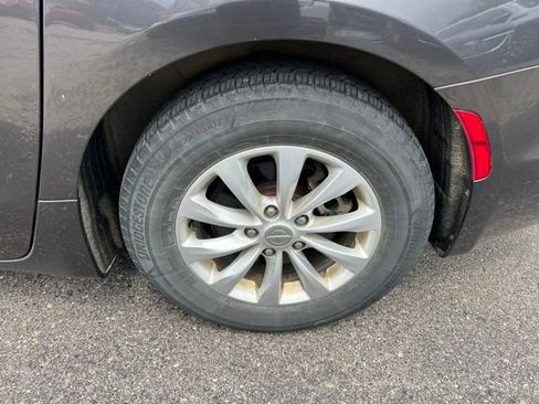 Used 2018 Chrysler Pacifica Touring-L Plus FWD image 8