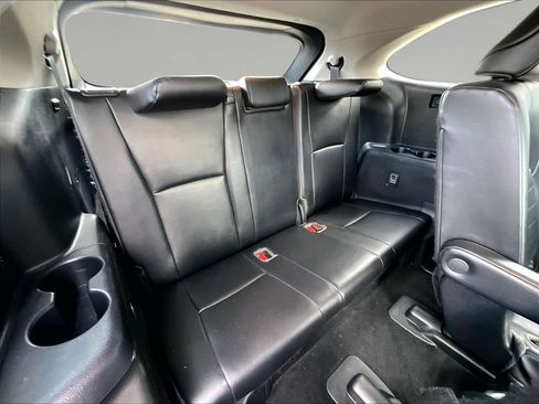 Used 2022 Toyota Highlander XLE AWD/4WD image 30