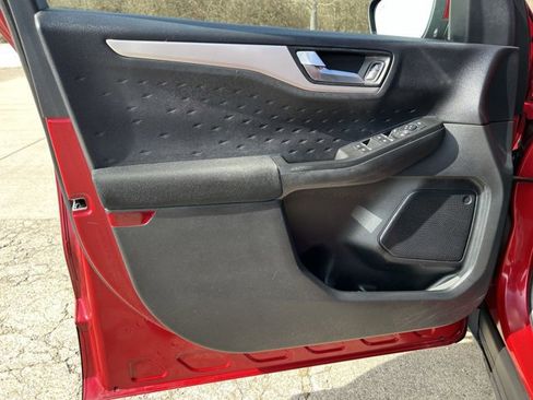 Used 2020 Ford Escape SE image 23