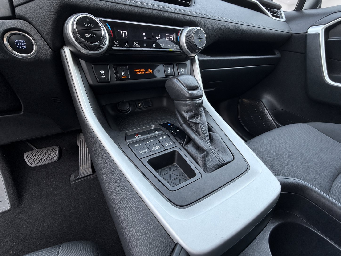 Used 2020 Toyota RAV4 XLE w/ Convenience Package AWD/4WD image 24