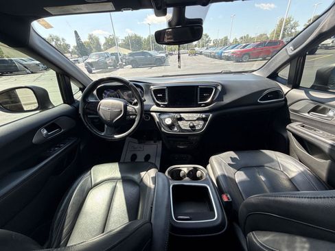 Used 2019 Chrysler Pacifica Touring-L Plus w/ Advanced Safetytec Group FWD image 10