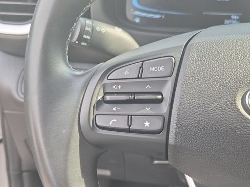 Used 2025 Hyundai Venue SEL FWD image 20