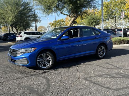 Certified 2024 Volkswagen Jetta SE w/ Panoramic Sunroof Package image 32