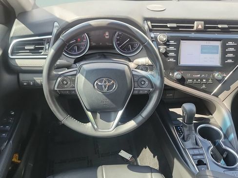 Used 2018 Toyota Camry XLE FWD image 13
