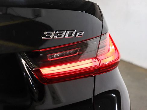 Used 2022 BMW 330e RWD image 11