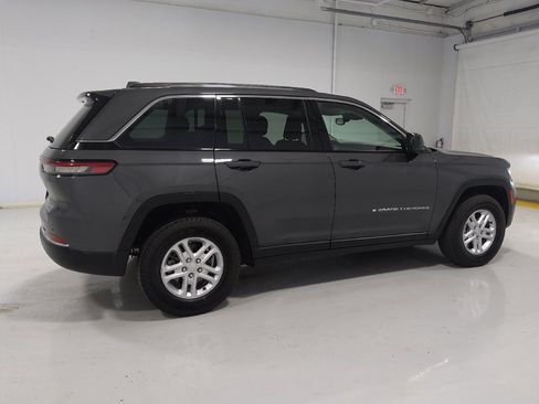 Used 2023 Jeep Grand Cherokee Laredo w/ Luxury Tech Group I AWD/4WD image 10
