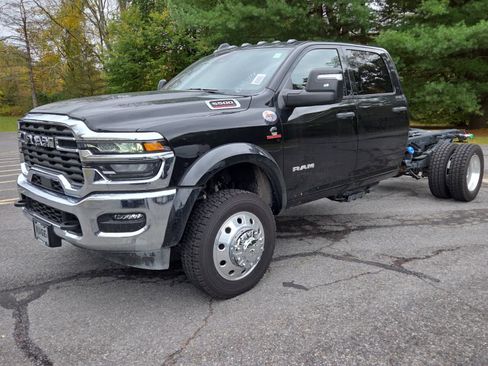 New 2026 RAM 5500 4x4 Crew Cab image 6