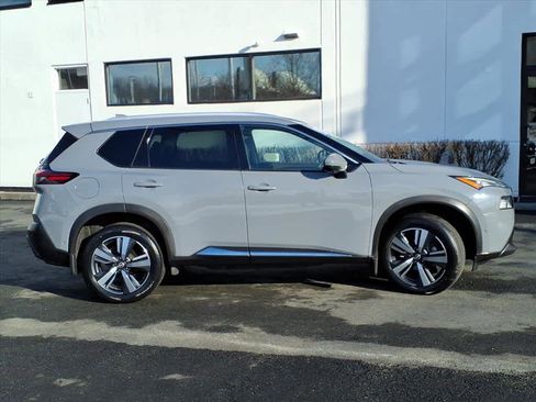 Used 2023 Nissan Rogue SL w/ SL Premium Package image 4