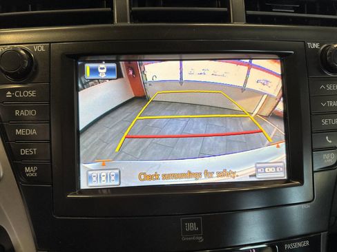 Used 2014 Toyota Prius V Five image 23