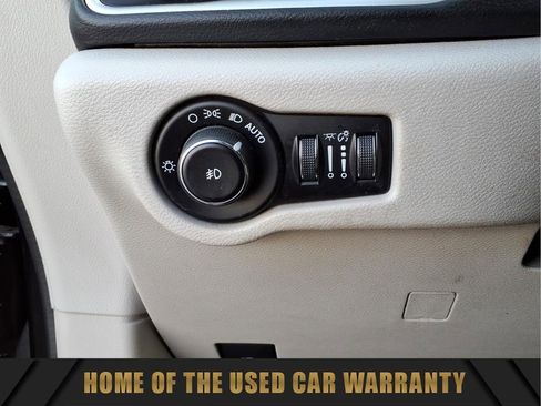 Used 2017 Chrysler Pacifica Touring-L FWD image 18